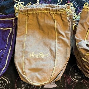 👑 CROWN ROYAL LIQUOR 🥃 BAGS
SEVERAL SIZES COLORS/FLAVORS 
40 BAGS IN TOTAL👁️🧲🔜